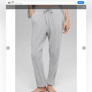 ALO Yoga Women's Gray Cable Knit Joggers